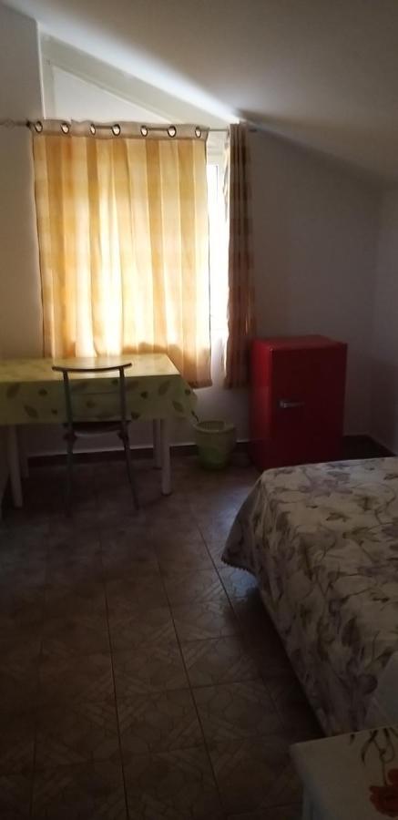 La Finestra Sul Cortile Bed and Breakfast Pomezia Buitenkant foto