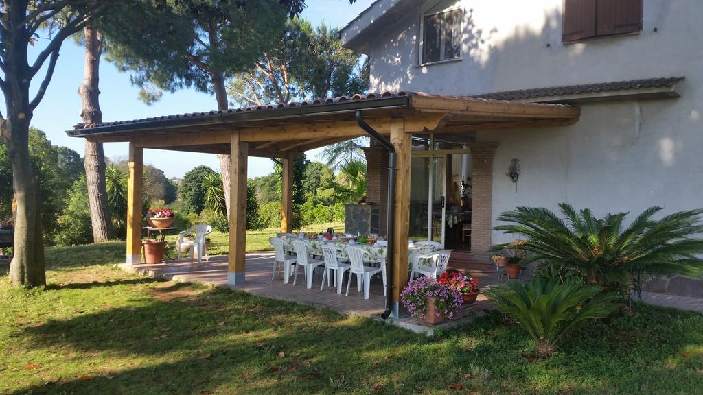 La Finestra Sul Cortile Bed and Breakfast Pomezia Buitenkant foto